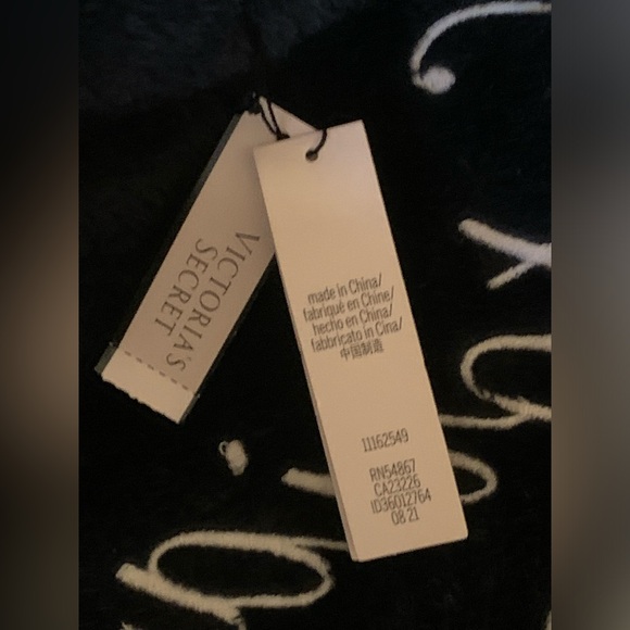 NWT VICTORIA'S SECRET Knee Length Plush Cozy Robe Black M/L - Picture 6 of 6